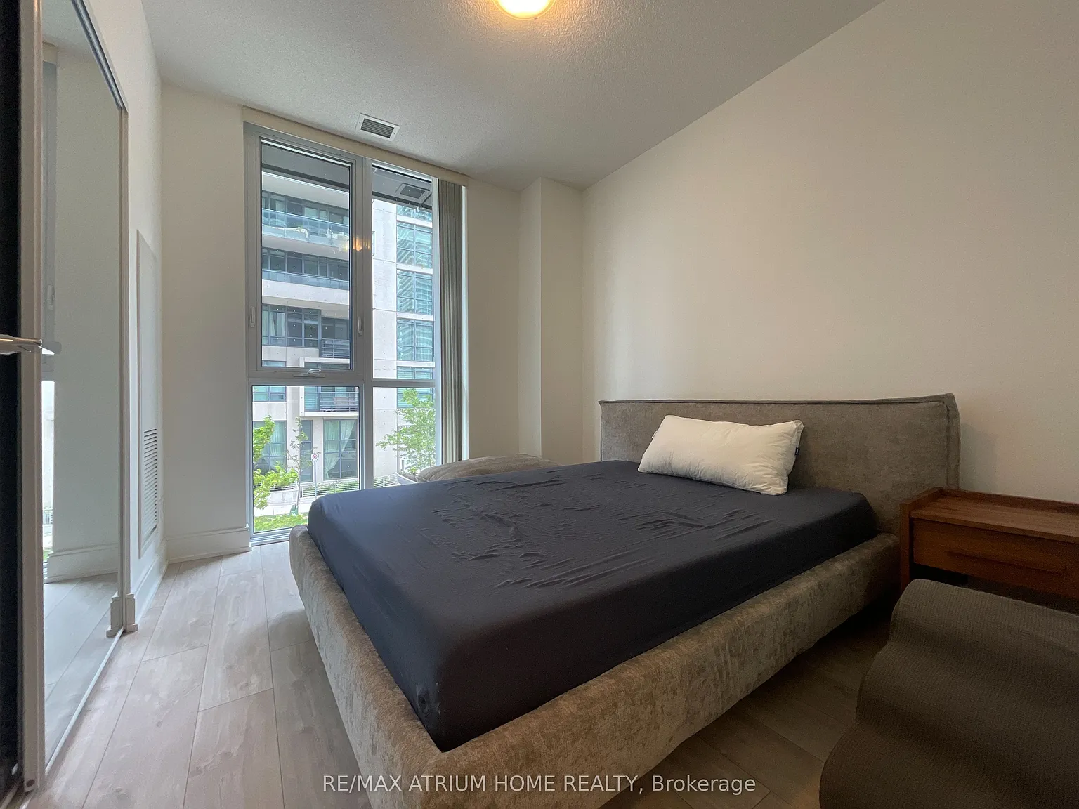 3 bed, $4,400 — Photo 2