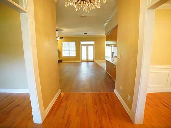 4th image of 352 Meadow Ridge Dr