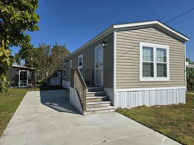 6 Forest Ln #6F — Photo 1