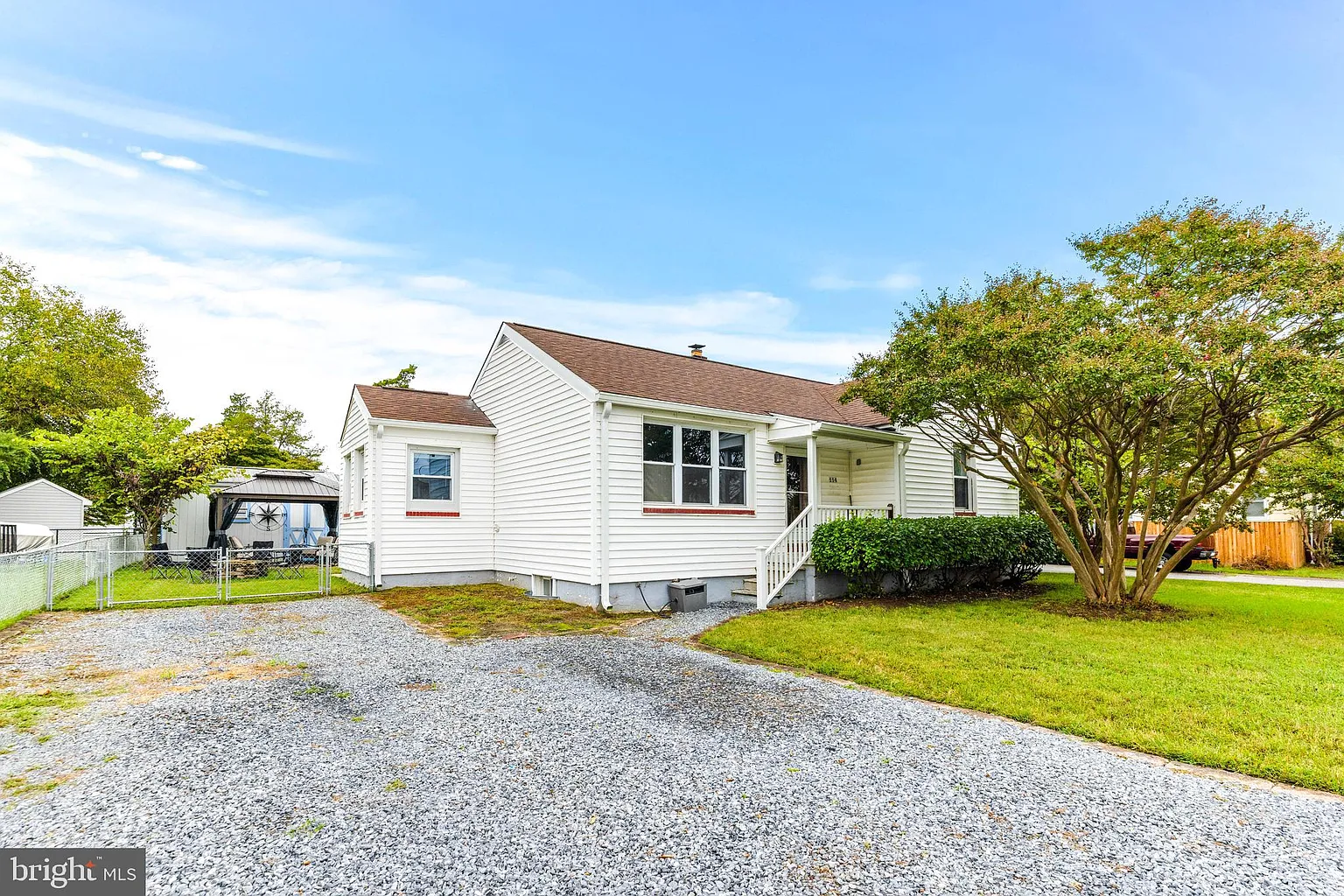 114 Montrose Rd photo 1