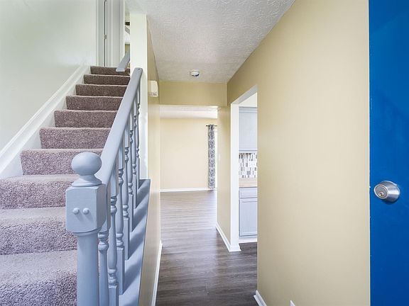 3rd image of 861 Walton Ct