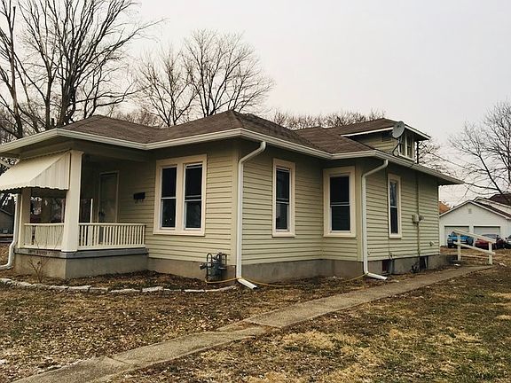 2nd image of 132 E Mechanic St