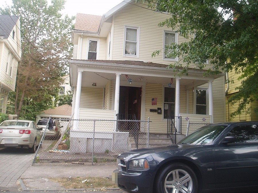 1st image of 717-719 E 25th St