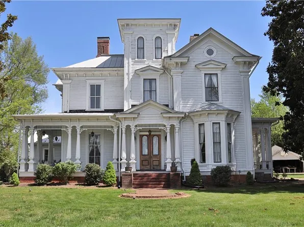 803 S Main St, Reidsville, NC 27320