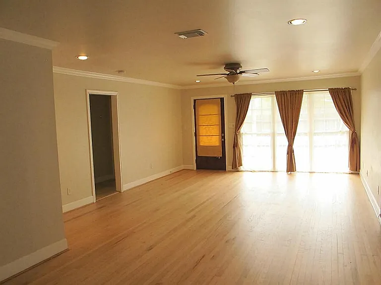 1221 Aurora St — Photo 3