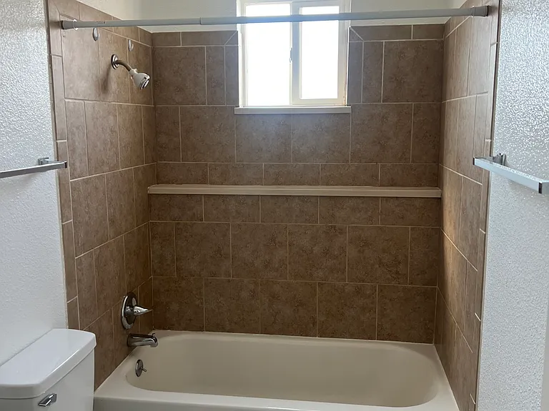 2514 Hill Ave #1 — Photo 6
