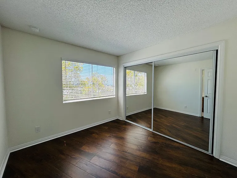 10520 National Blvd — Photo 15