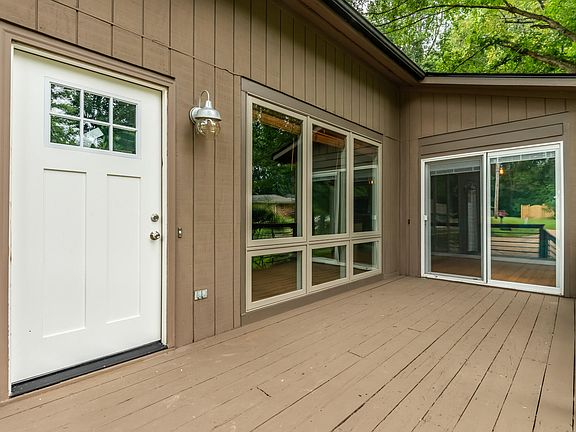 3rd image of 413 Lakeshore Dr