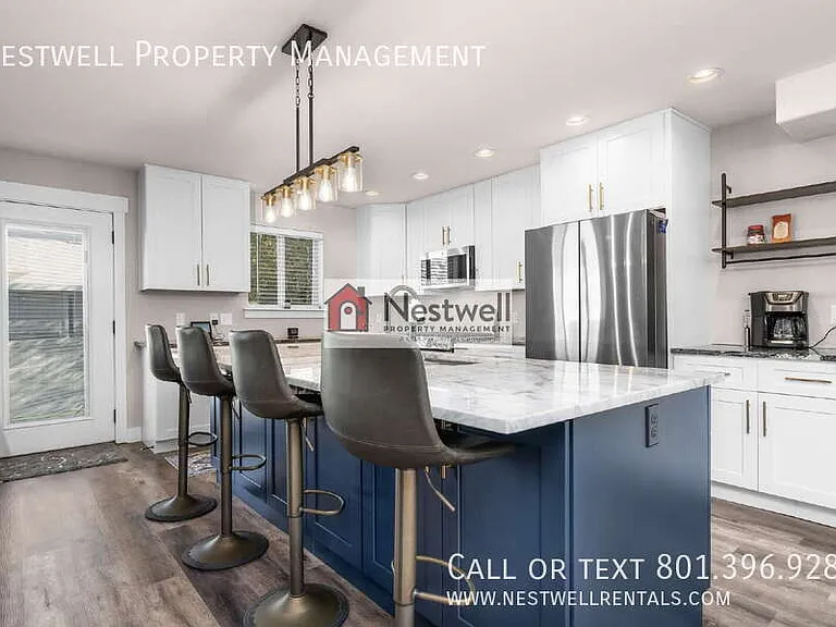 35 E Water Ln — Photo 2