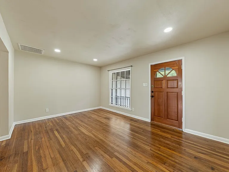 310 Sumner Dr — Photo 8