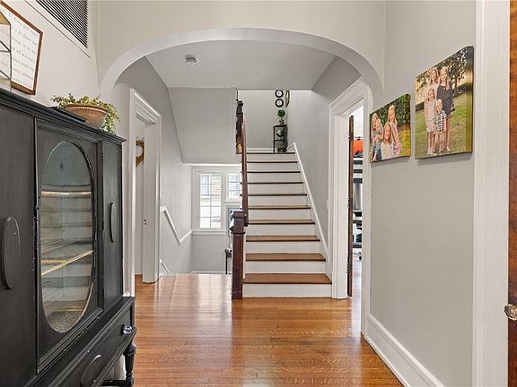 4th image of 815 Union St