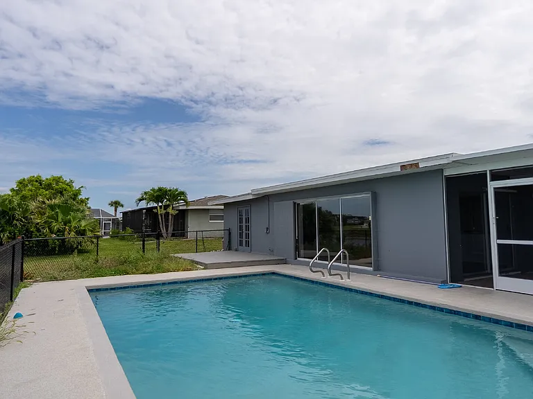 143 Rotonda Cir — Photo 36