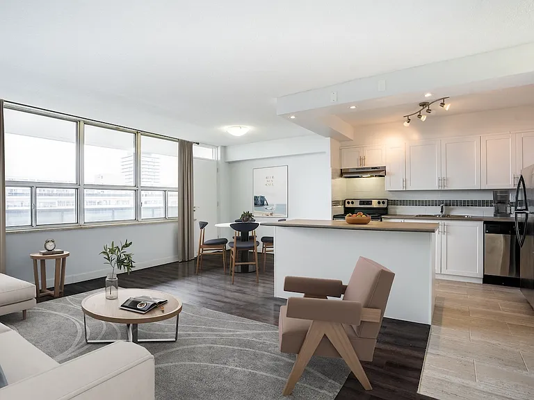 33 Davisville Ave — Photo 8