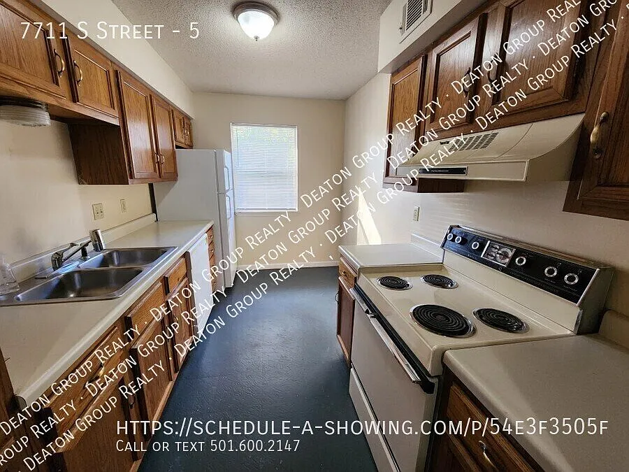 Welcome Home to 7711 S Street Unit #5 in Little Rock ** Move in Special - First Month is half pri... — Photo 4