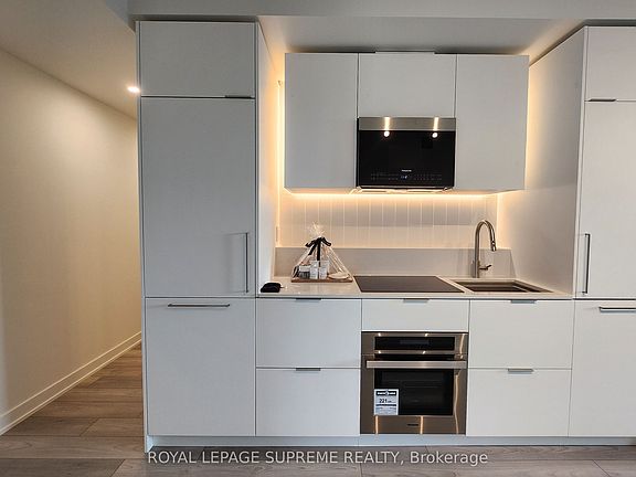 4th image of 1 Fairview Rd E #418