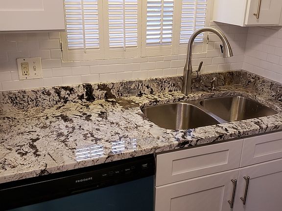 5th image of 9427 N Oak Ave