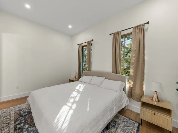 10 Hausman Street image 13 of 30