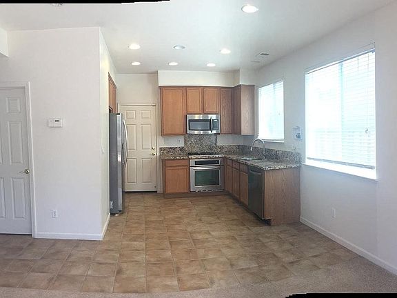 4th image of 527 Tocia Ct