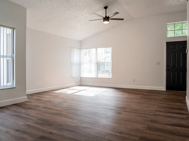 8848 Parliament Ct — Photo 10