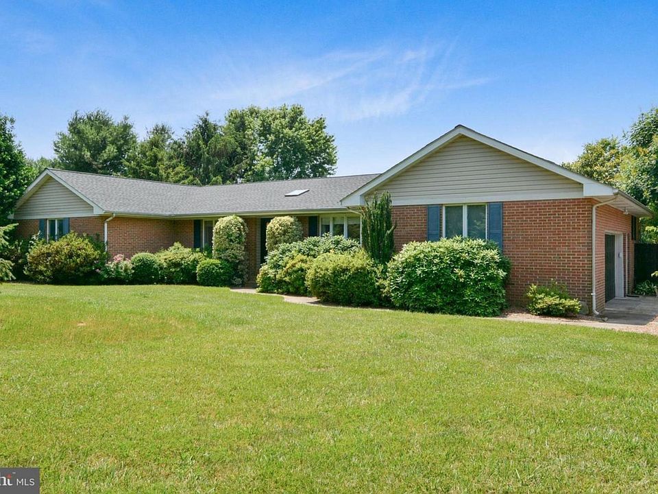 1st image of 8350 Beaver Ct