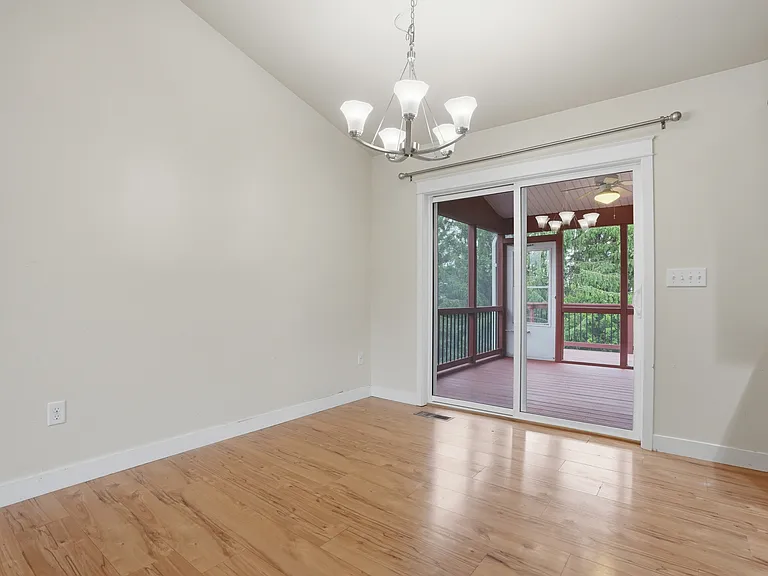 59 Whitechapel Dr — Photo 10