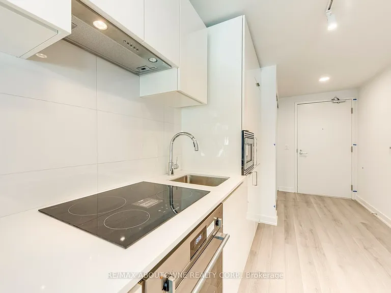 230 Simcoe St #1327 — Photo 6