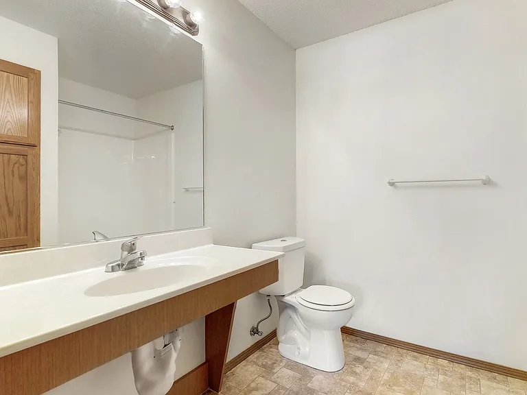 Platinum Valley Apartments — Photo 63