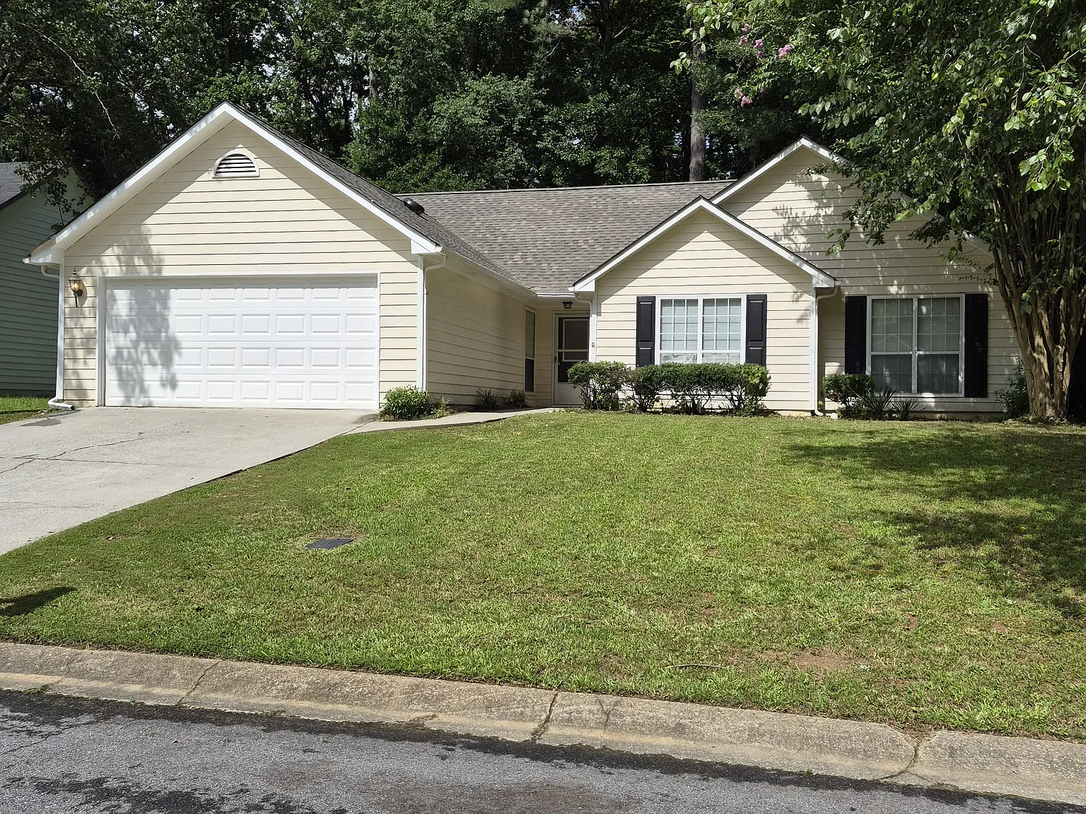 3 bed, 1650 sqft, $2,035 — Photo 1