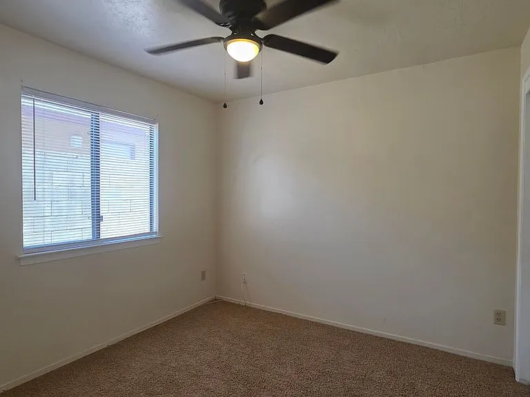 1012 Orangewood St — Photo 11