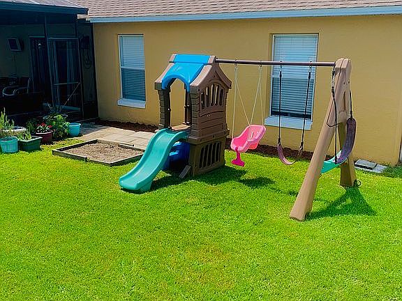 3rd image of 419 Canary Island Cir