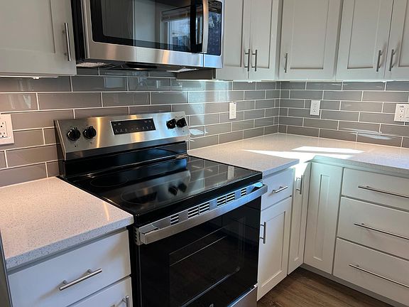 5th image of 511 N Hyde Park Ave