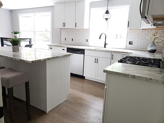 5th image of 31 Briarwood Cir