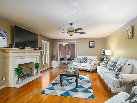 5th image of 2817 Oak St