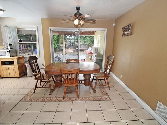 3rd image of 9735 Cedros Ave