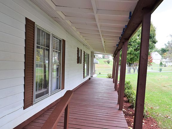 4th image of 415 Blakley Dr