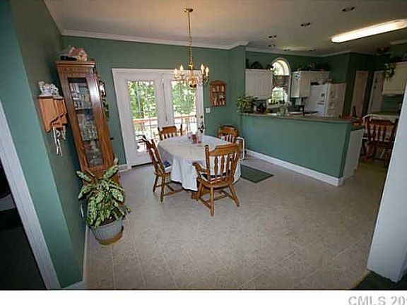 5th image of 126 Candlewood Dr