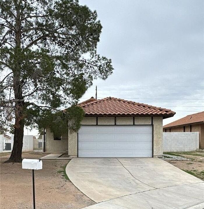 1st image of 1013 Neil Armstrong Cir