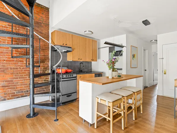 485 West 22nd Street image 2 of 19