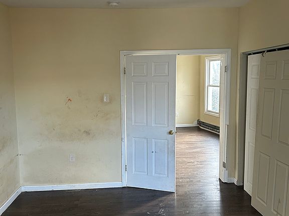 5th image of 266 S 6th St Floor 2