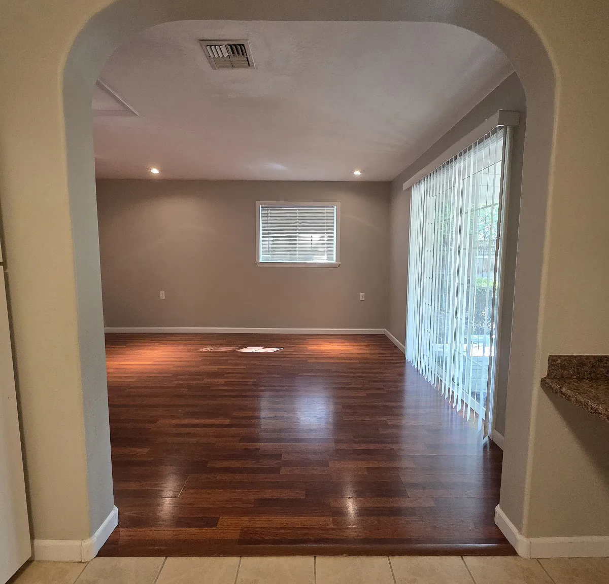 3 bed, 1572 sqft, $2,450 — Photo 3