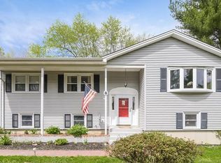 8 Christmas Tree Hl, Canton, CT 06019