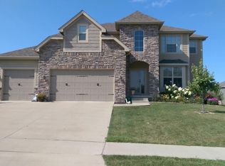 16651 Oakbrook Dr, Clive, IA 50325