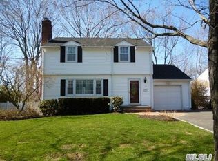 11 Layne Way, Northport, NY 11768