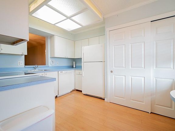 5th image of 6515 Kensington Ln APT 403