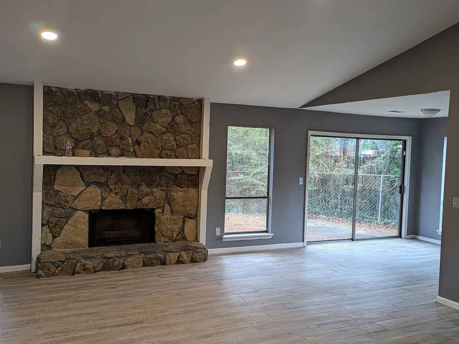 3 bed, 1896 sqft, $1,600 — Photo 2