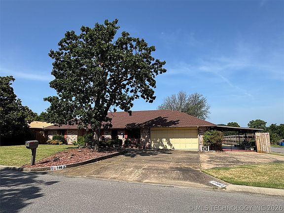 2nd image of 500 Garden Ln