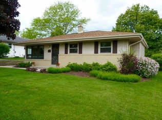 W151N8417 Thomas Dr, Menomonee Falls, WI 53051