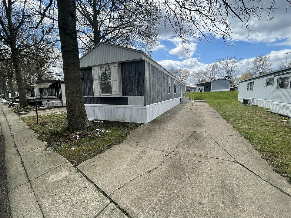 1st image of 82 Harold Dr #82