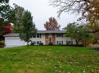 8 Trefoil Ln, Brockport, NY 14420