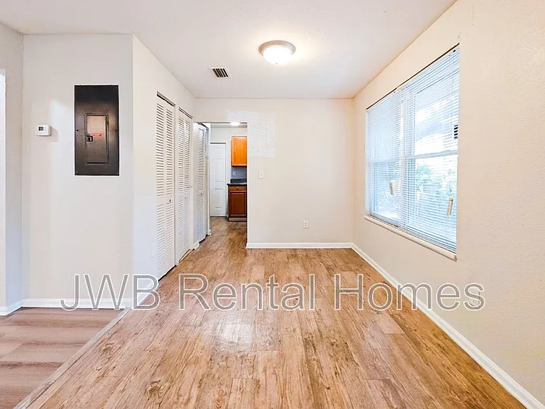 455 W 58th St — Photo 4